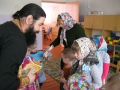 На Светлой седмице настоятель Красноосельского храма посетил детский сад.