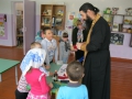 На Светлой седмице настоятель Красноосельского храма посетил детский сад.